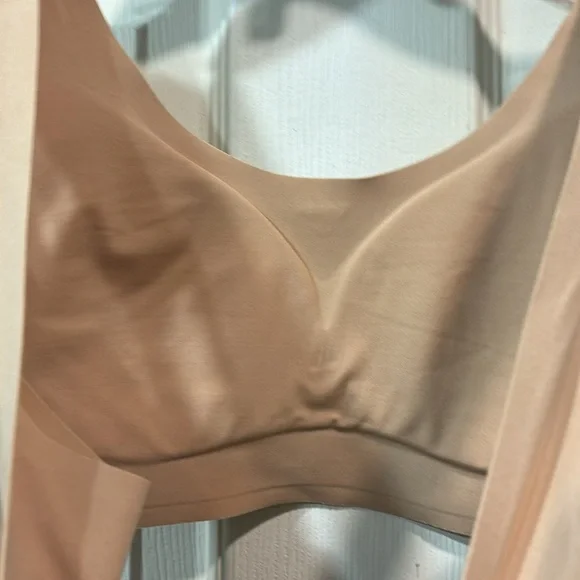 Like New! Le Mystère Smooth Shape Wireless Bra - Natural, size Small - Picture 7 of 13